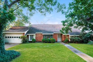 702 Rosewood Drive, Baytown, TX 77520