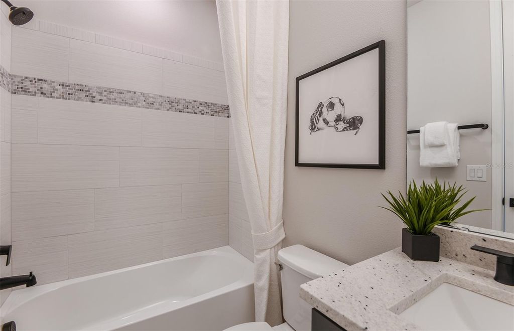 Image 19 of property listing at 9734 AUTUMN RIDGE AVENUE, Riverview, FL 33578