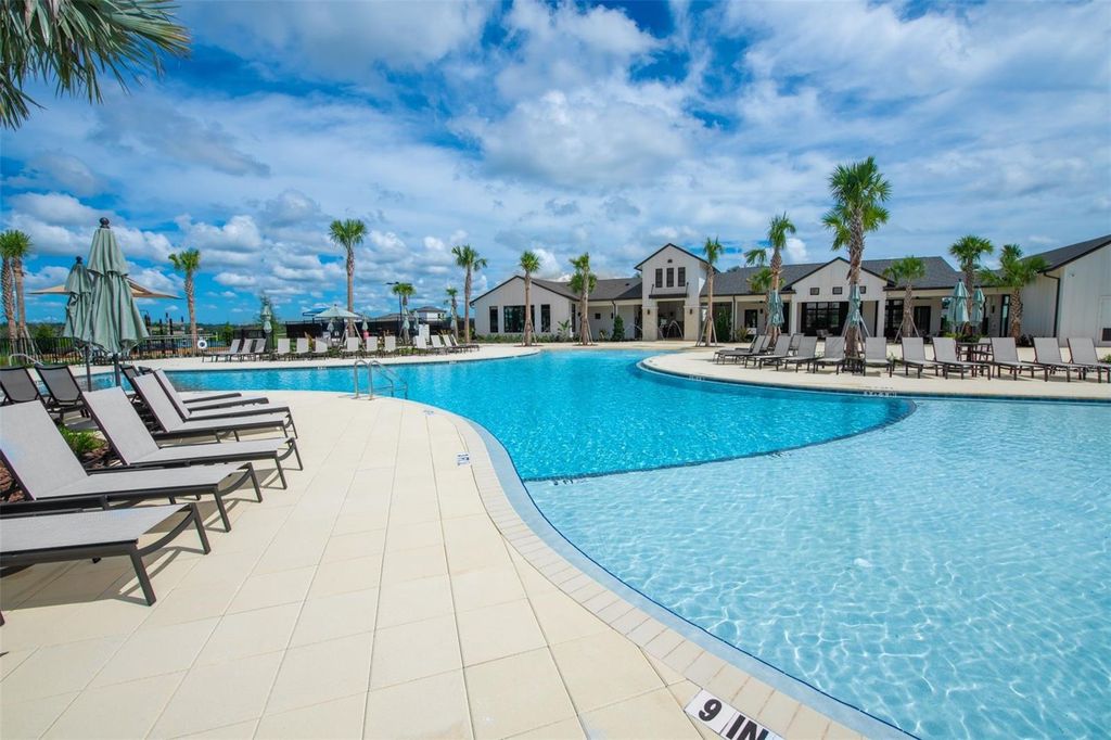 Image 27 of property listing at 9734 AUTUMN RIDGE AVENUE, Riverview, FL 33578