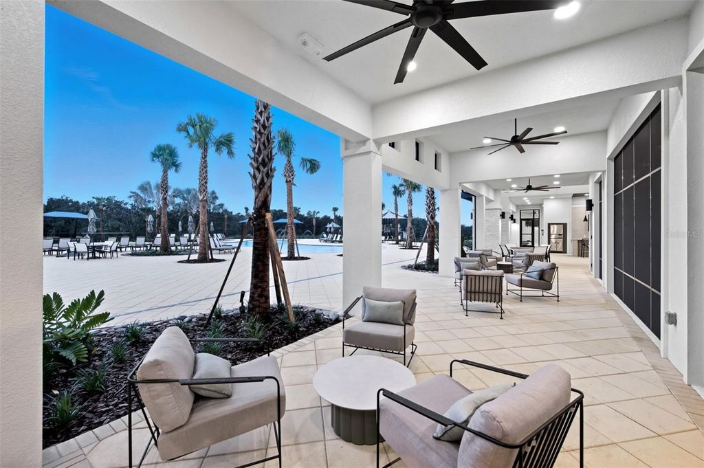 Image 34 of property listing at 9734 AUTUMN RIDGE AVENUE, Riverview, FL 33578