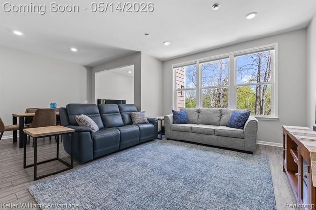 836 Addison Circle, Walled Lake, MI 48390