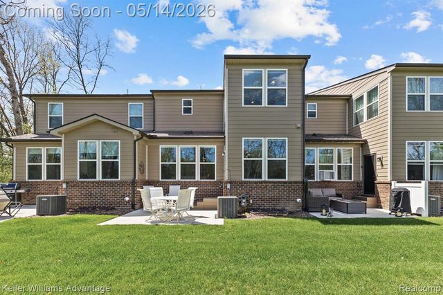 836 Addison Circle, Walled Lake, MI 48390