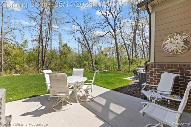 836 Addison Circle, Walled Lake, MI 48390