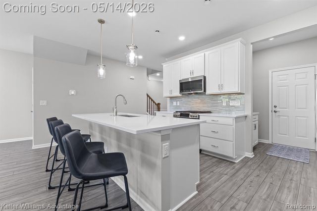 836 Addison Circle, Walled Lake, MI 48390