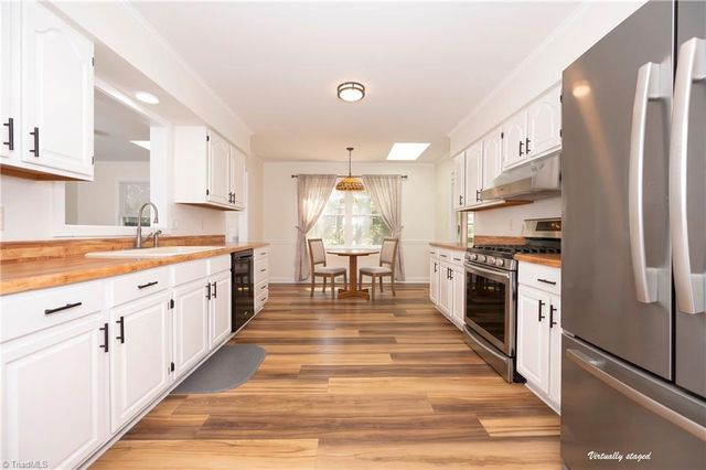 4320 Woodbourne Drive, Clemmons, NC 27012