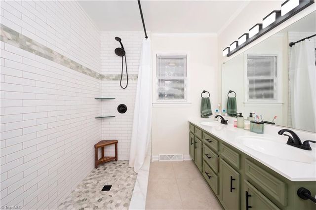 4320 Woodbourne Drive, Clemmons, NC 27012