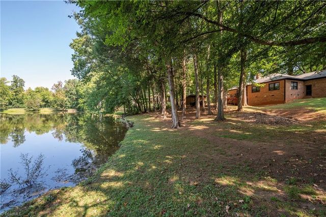 4320 Woodbourne Drive, Clemmons, NC 27012