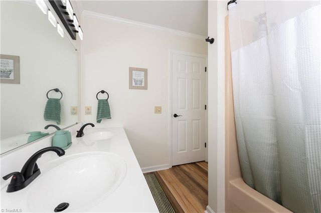 4320 Woodbourne Drive, Clemmons, NC 27012