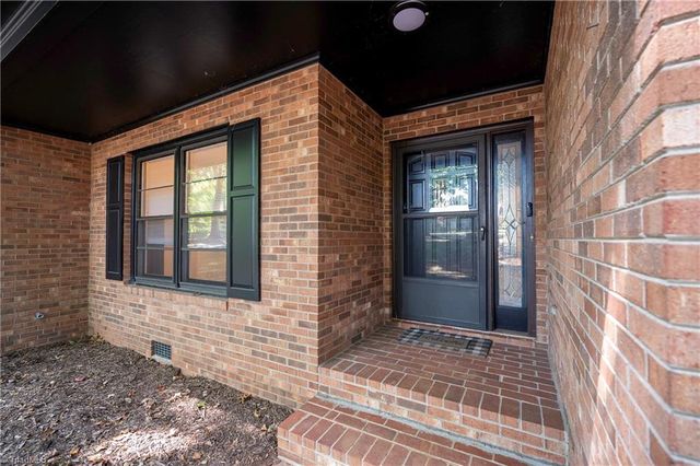 4320 Woodbourne Drive, Clemmons, NC 27012