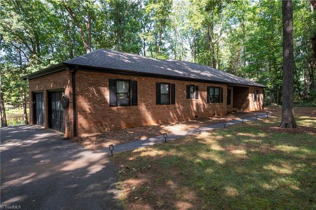 4320 Woodbourne Drive, Clemmons, NC 27012