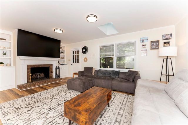 4320 Woodbourne Drive, Clemmons, NC 27012