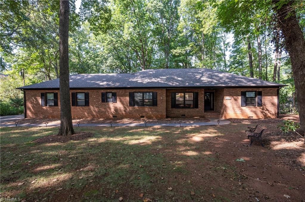 4320 Woodbourne Drive, Clemmons, NC 27012