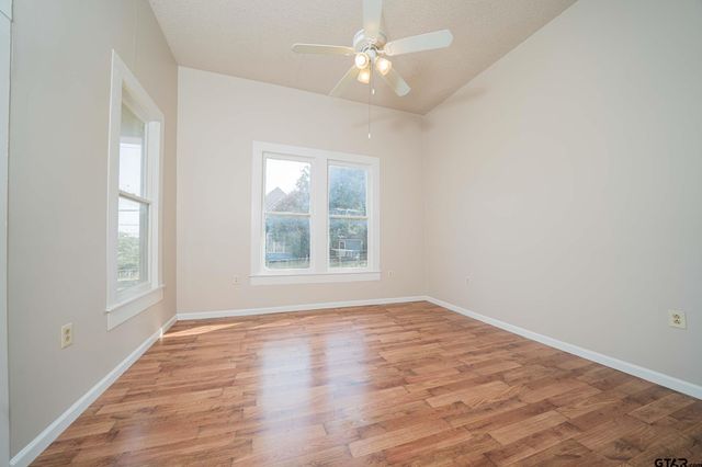 100 W Groves St, Big Sandy, TX 75755