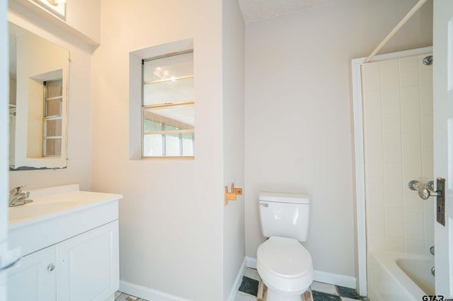 100 W Groves St, Big Sandy, TX 75755