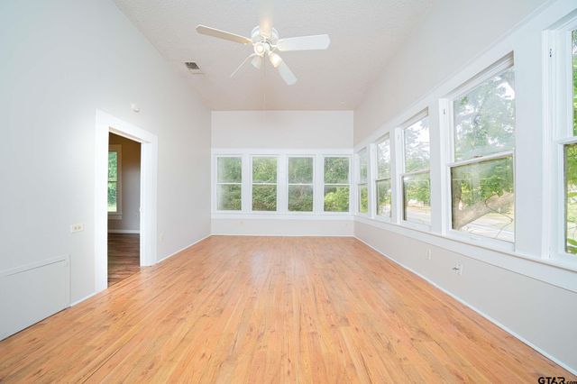 100 W Groves St, Big Sandy, TX 75755