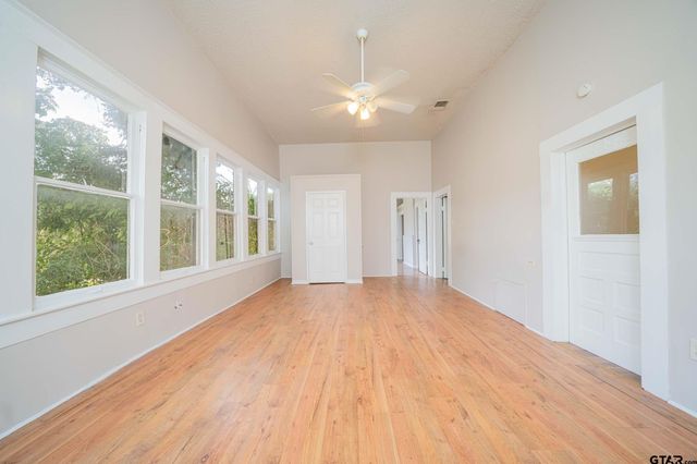 100 W Groves St, Big Sandy, TX 75755