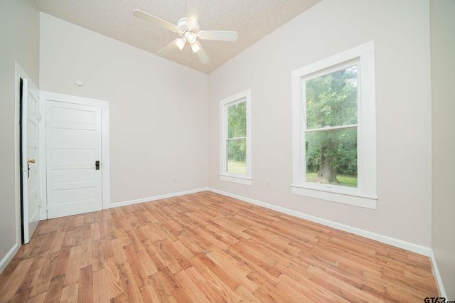 100 W Groves St, Big Sandy, TX 75755