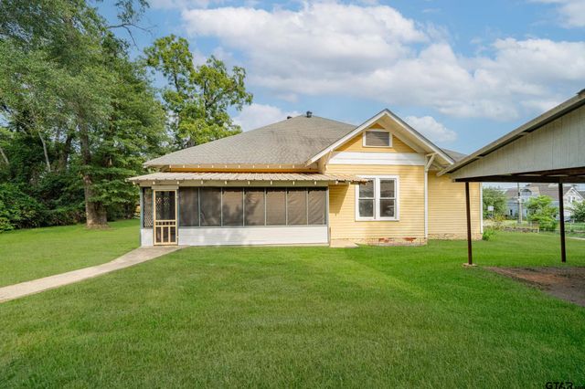 100 W Groves St, Big Sandy, TX 75755