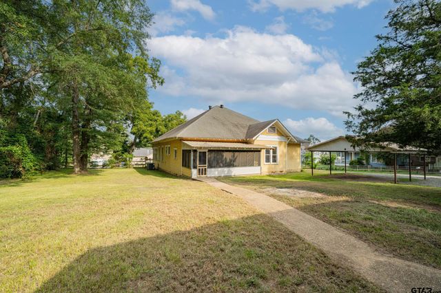 100 W Groves St, Big Sandy, TX 75755