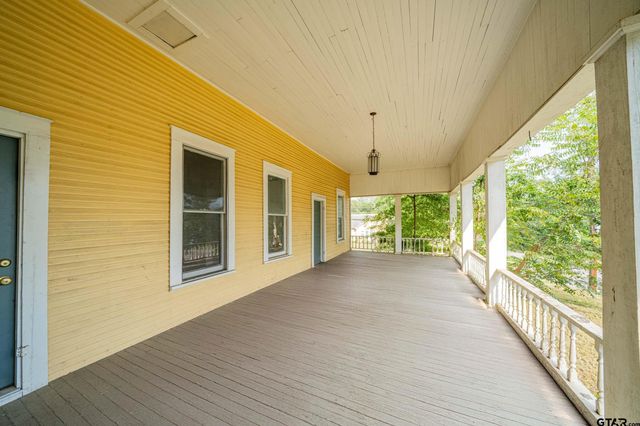 100 W Groves St, Big Sandy, TX 75755