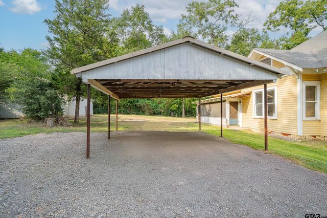 100 W Groves St, Big Sandy, TX 75755