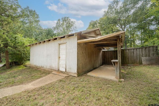 100 W Groves St, Big Sandy, TX 75755