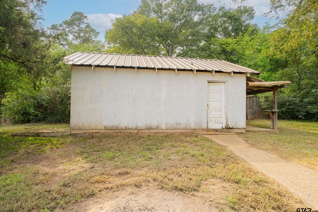 100 W Groves St, Big Sandy, TX 75755
