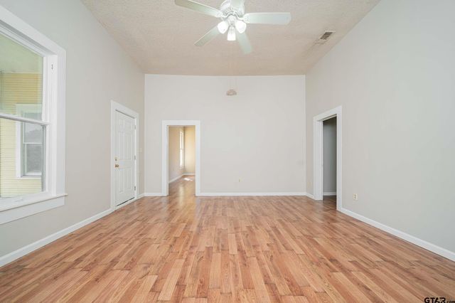 100 W Groves St, Big Sandy, TX 75755