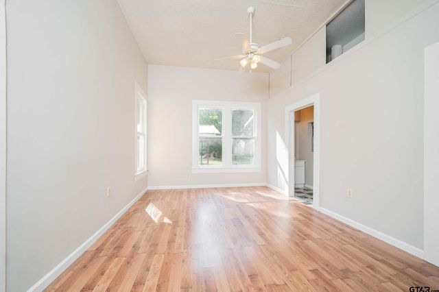 100 W Groves St, Big Sandy, TX 75755