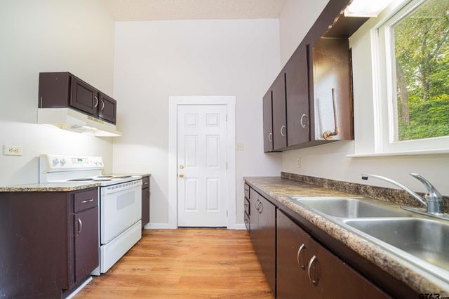 100 W Groves St, Big Sandy, TX 75755