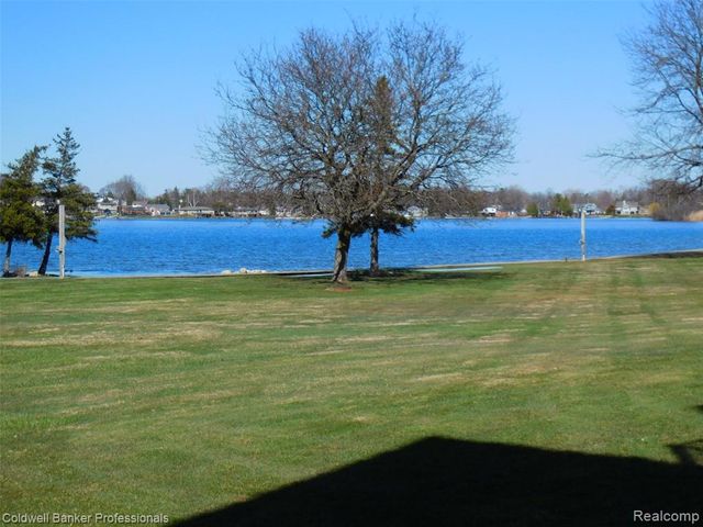 3436 Adams Shore Drive, Waterford, MI 48329