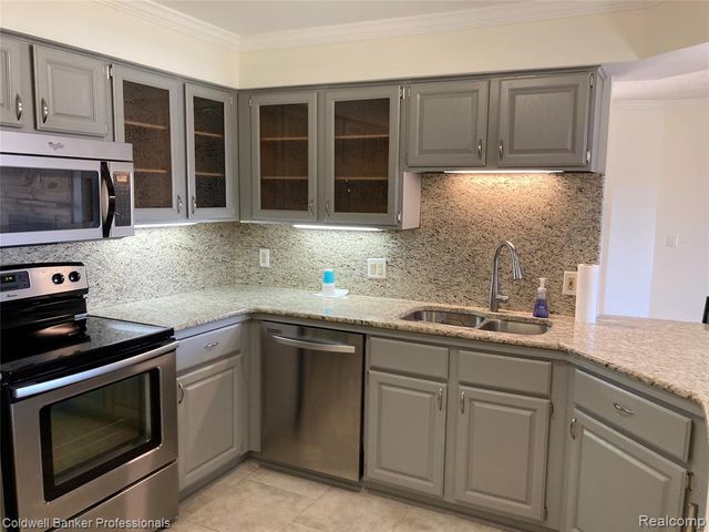3436 Adams Shore Drive, Waterford, MI 48329