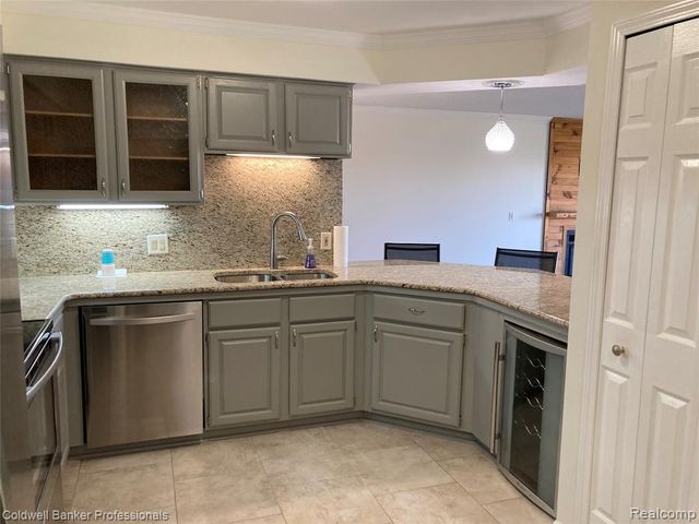 3436 Adams Shore Drive, Waterford, MI 48329