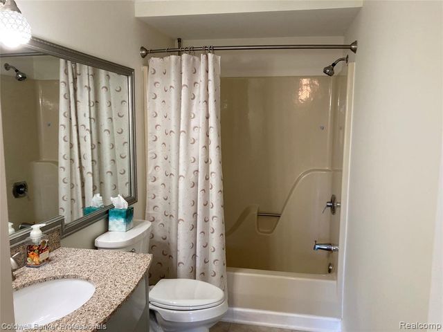 3436 Adams Shore Drive, Waterford, MI 48329