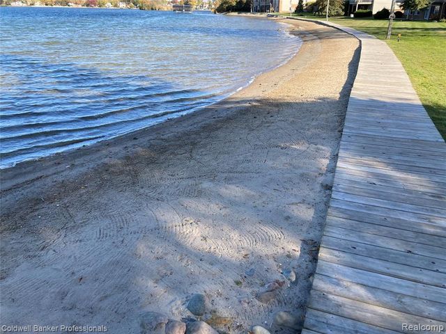 3436 Adams Shore Drive, Waterford, MI 48329