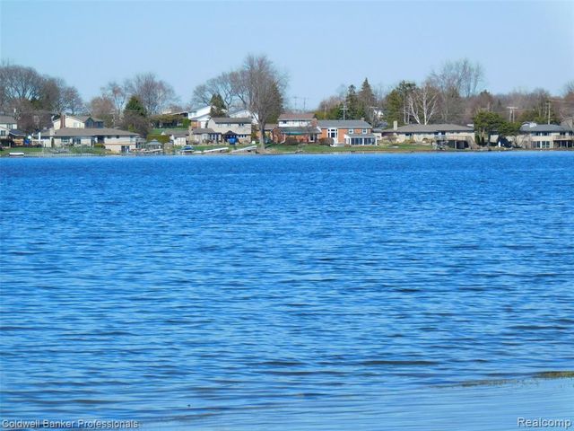 3436 Adams Shore Drive, Waterford, MI 48329