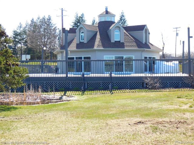 3436 Adams Shore Drive, Waterford, MI 48329