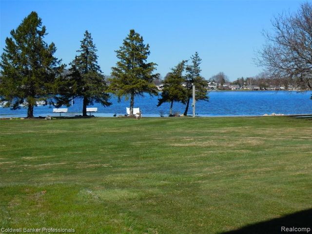 3436 Adams Shore Drive, Waterford, MI 48329
