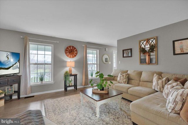 221 OVAL DR, Hamburg, PA 19526