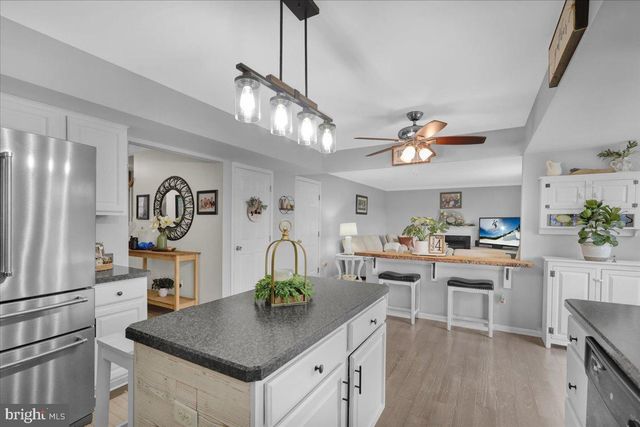 221 OVAL DR, Hamburg, PA 19526