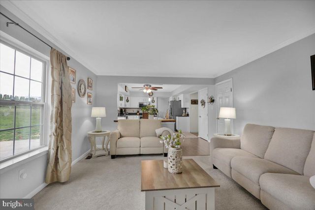 221 OVAL DR, Hamburg, PA 19526