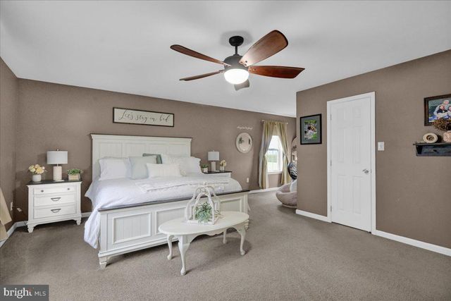 221 OVAL DR, Hamburg, PA 19526