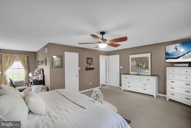 221 OVAL DR, Hamburg, PA 19526