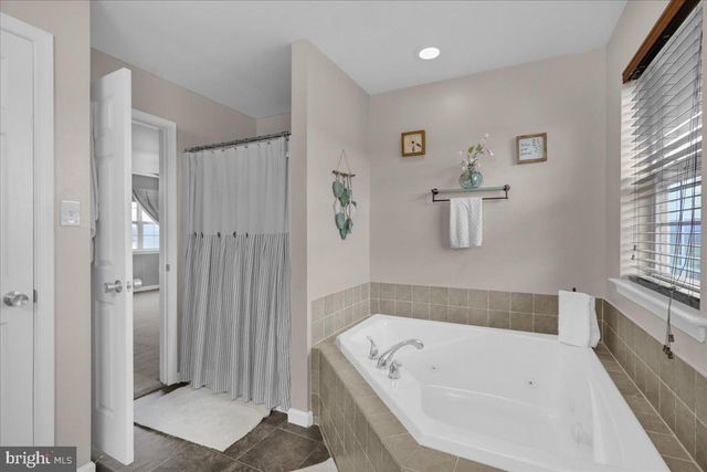 221 OVAL DR, Hamburg, PA 19526