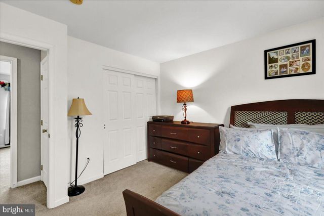 221 OVAL DR, Hamburg, PA 19526
