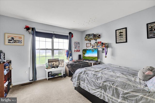 221 OVAL DR, Hamburg, PA 19526