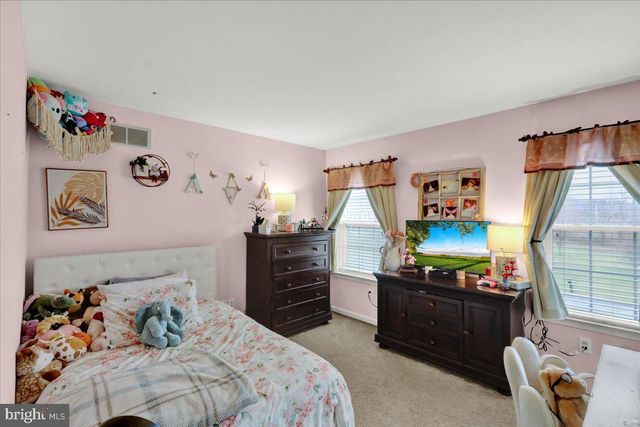 221 OVAL DR, Hamburg, PA 19526