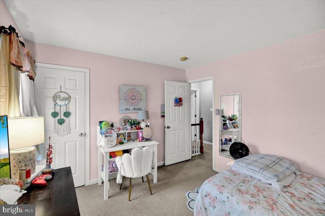 221 OVAL DR, Hamburg, PA 19526