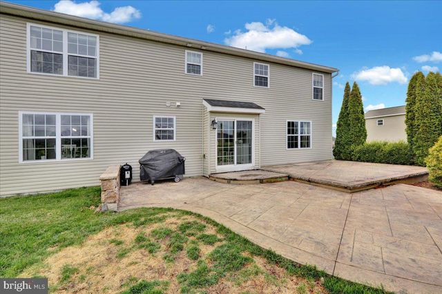 221 OVAL DR, Hamburg, PA 19526
