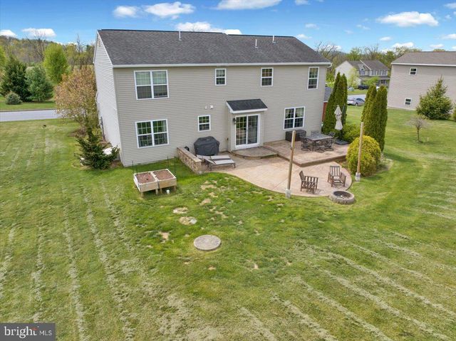 221 OVAL DR, Hamburg, PA 19526